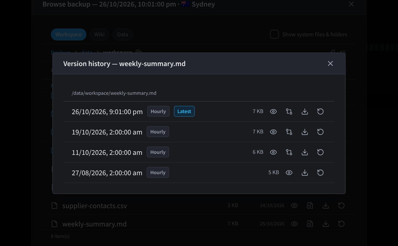 Historique des versions pour weekly-summary.md listant quatre versions réparties sur des points de restauration