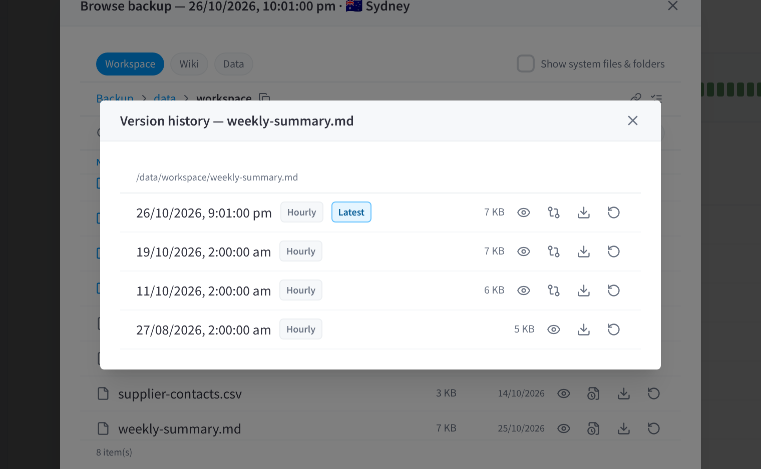 Historique des versions pour weekly-summary.md listant quatre versions réparties sur des points de restauration