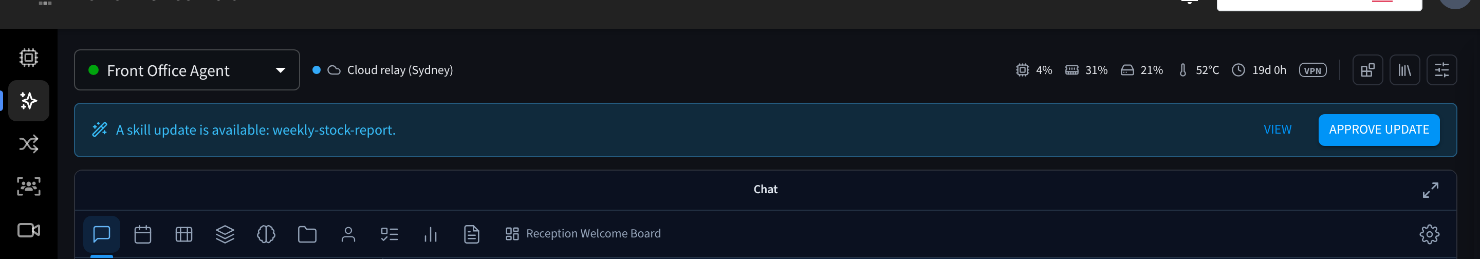 Banner waarin staat dat er een nieuwere versie van de skill Wekelijks voorraadrapport beschikbaar is, met Weergeven en Update goedkeuren
